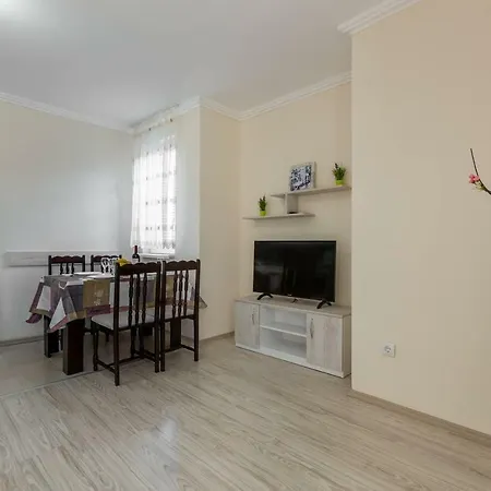 1bdr With Kitchen In Vip Zone Ch شقة *